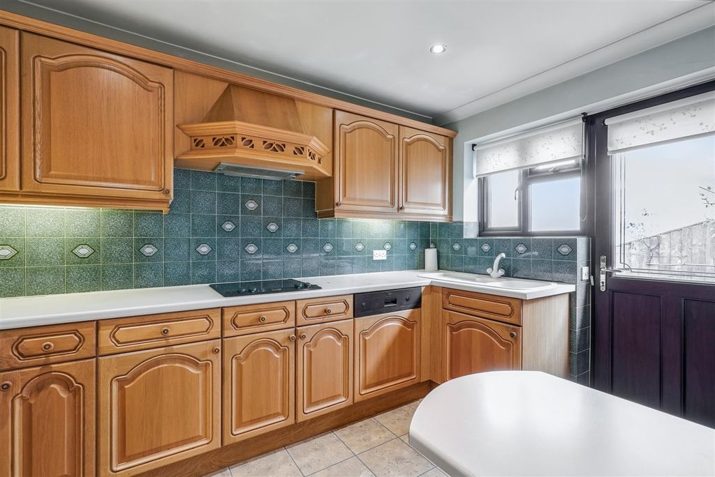 Property photo 3 of 16 Breakfast Kitchen
