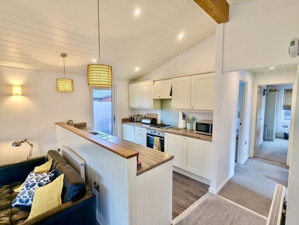 Property photo 3 of 21