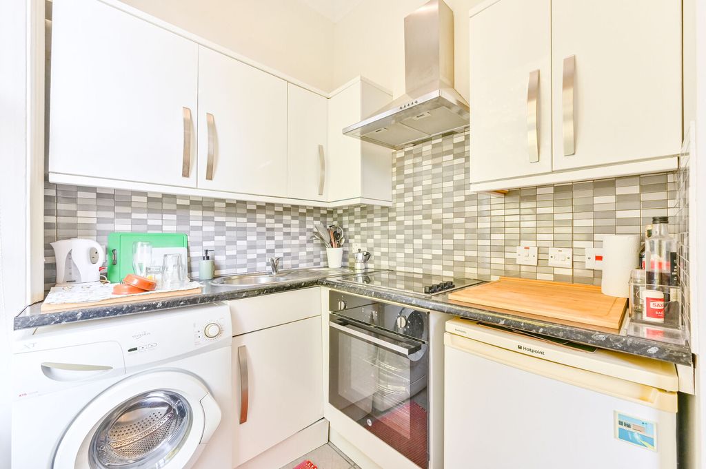 Property photo 3 of 12
