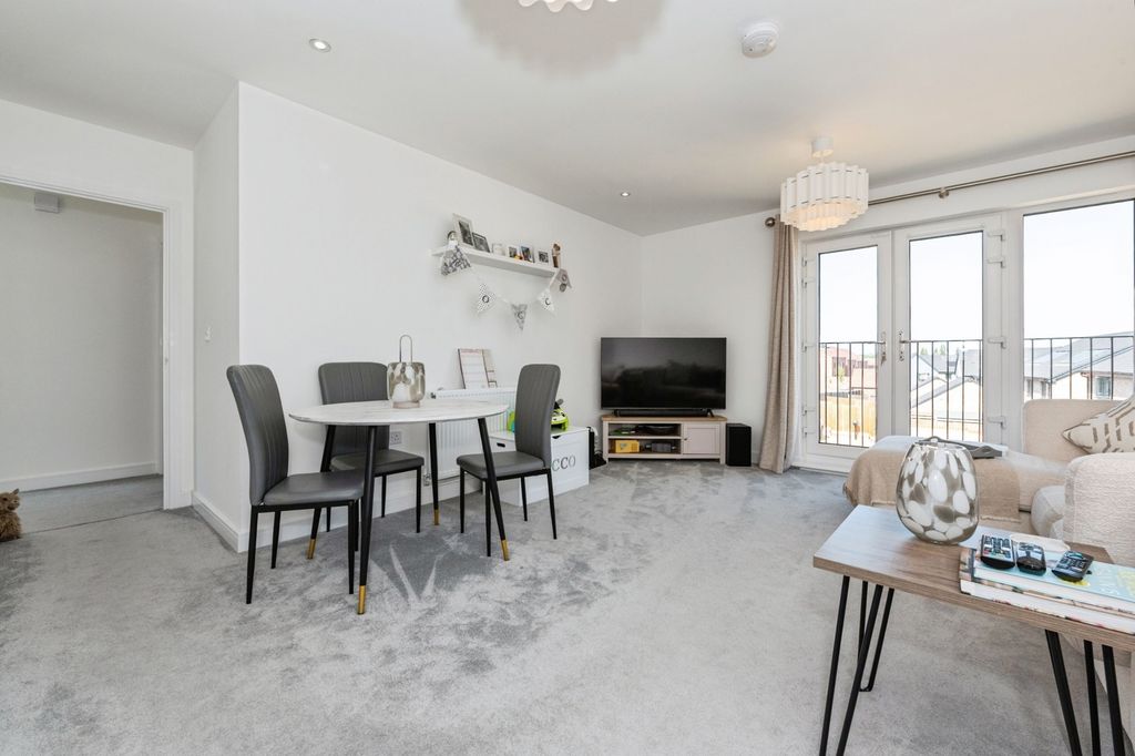 Property photo 3 of 15 Pbox-Img.Jpg