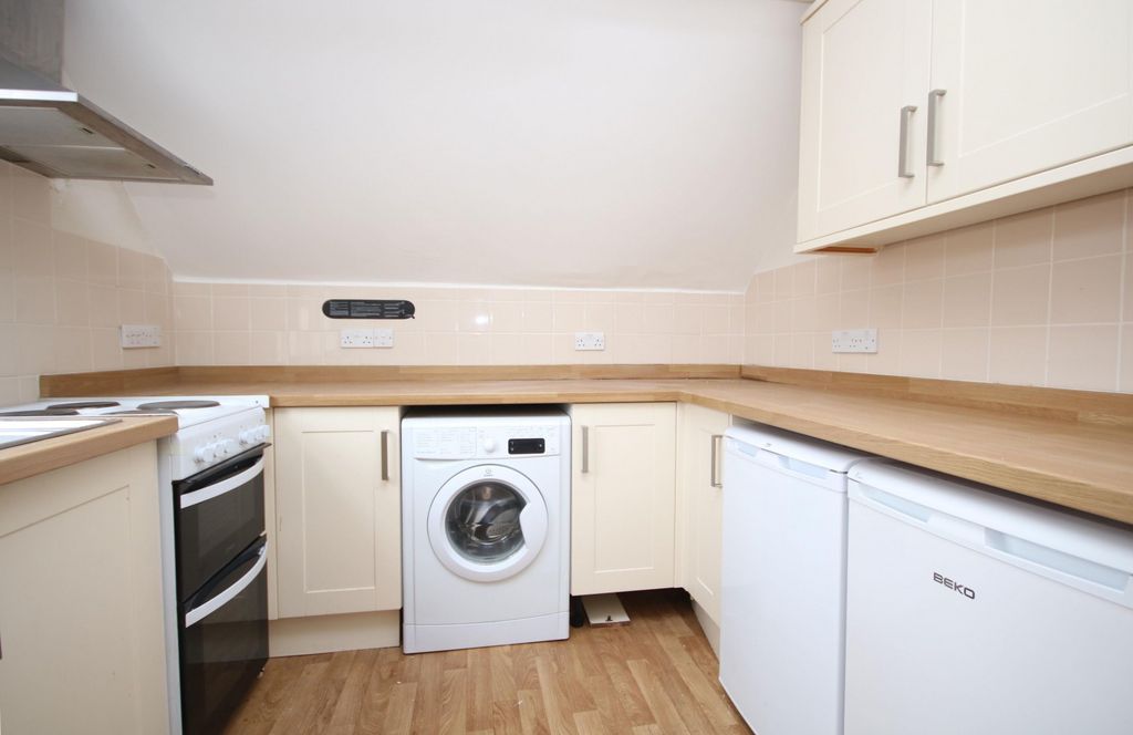 Property photo 3 of 8 Kitchen