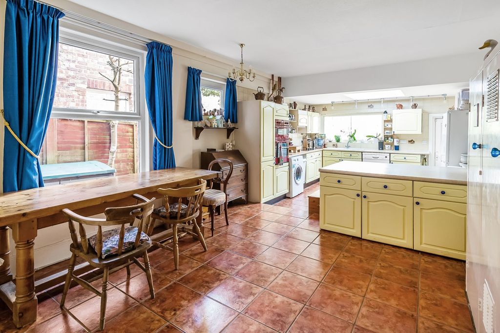 Property photo 3 of 46