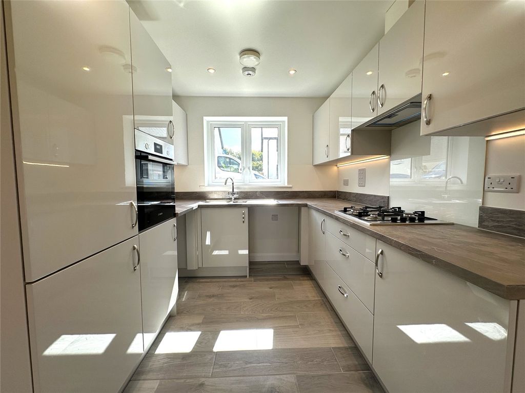 Property photo 2 of 29 Picture No. 13