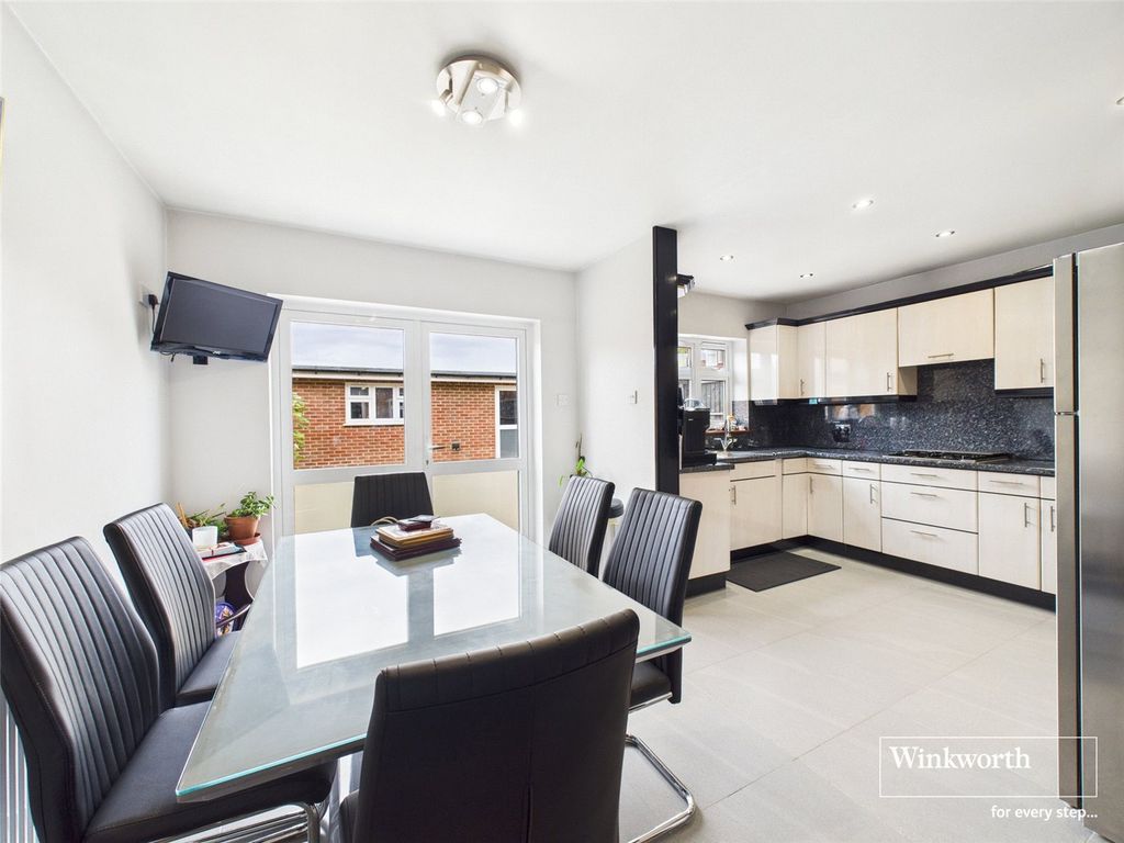 Property photo 1 of 11 Kitchen