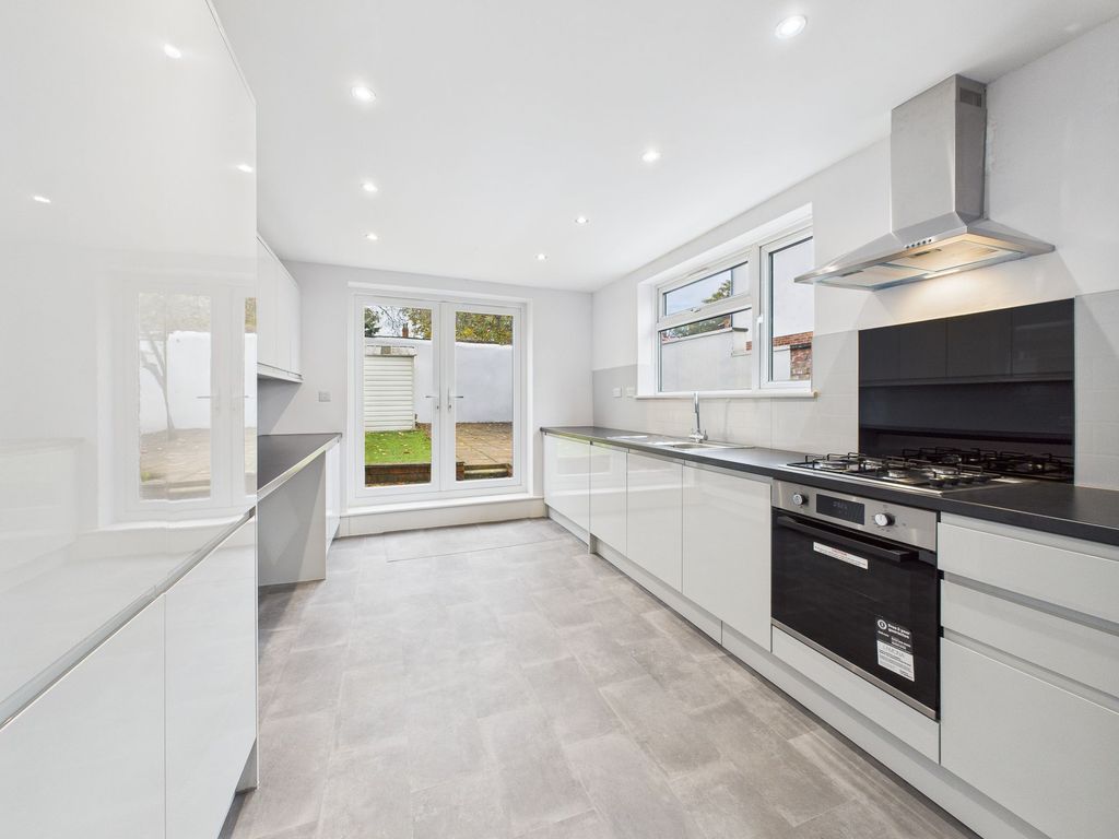 Property photo 3 of 22 Kitchen