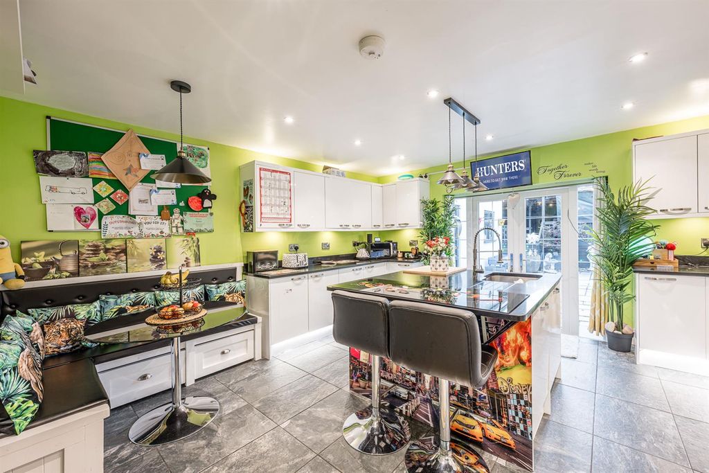 Property photo 2 of 29