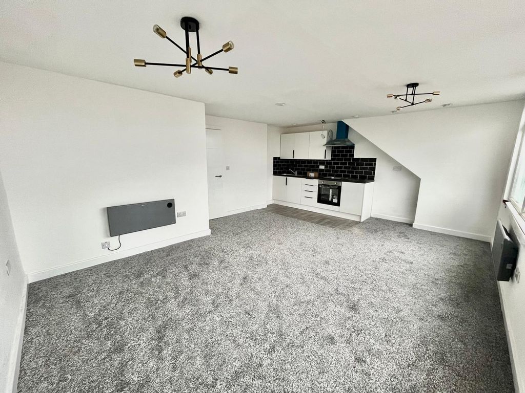 Property photo 1 of 7 Lightning Estates Are Proud To Present This Spacious, Newly Refurbished Second Floor Flat To The Market, Located In Lansdowne Terrace Gosforth High Streets. Its A Quiet Residential Upper Class Area.