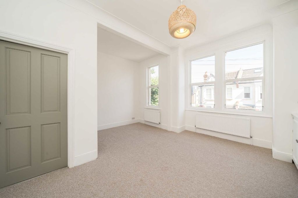 Property photo 3 of 8