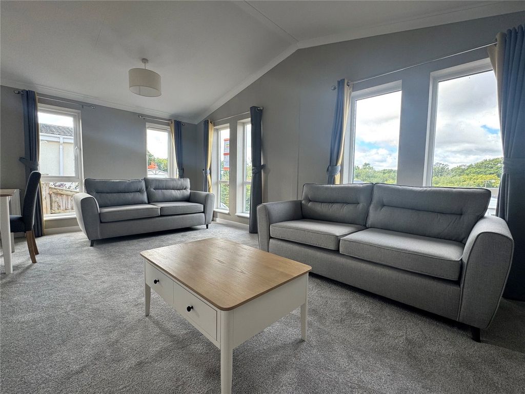 Property photo 2 of 12 Picture No. 03