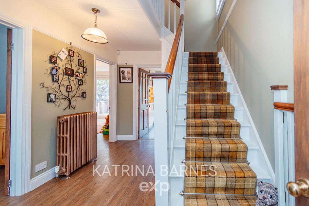 Property photo 2 of 34