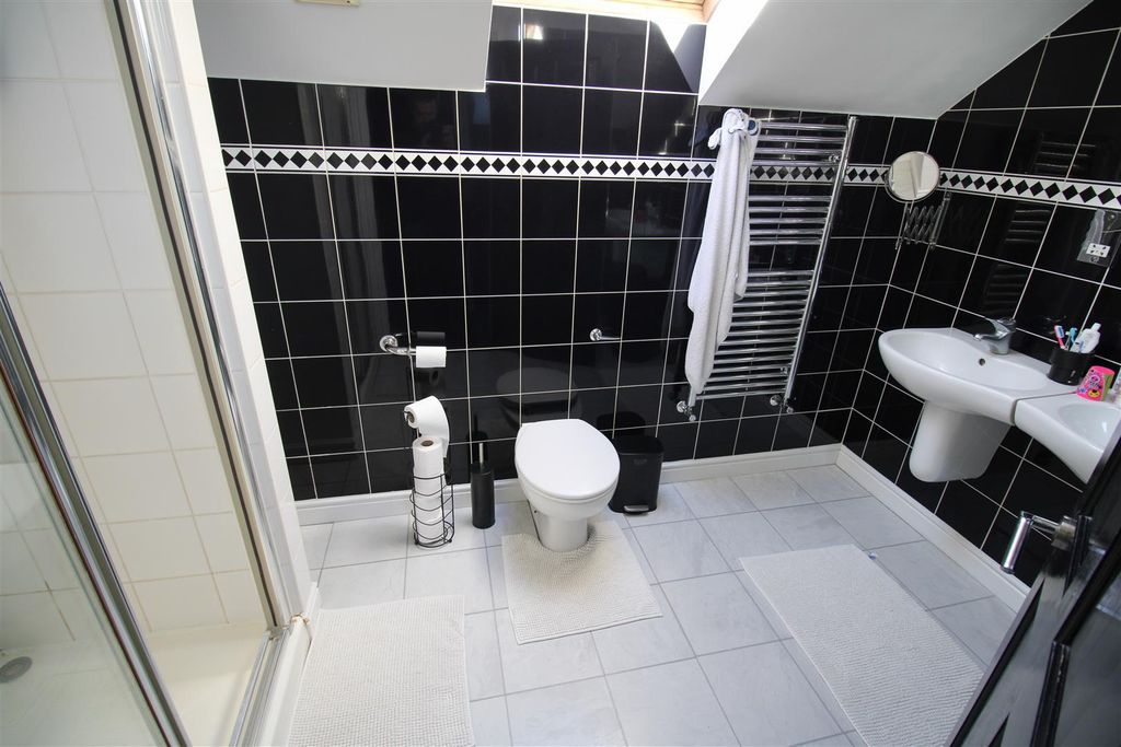Additional image 19 of 4 bed detached bungalow for saleKingsdon Lane, Harlow CM17