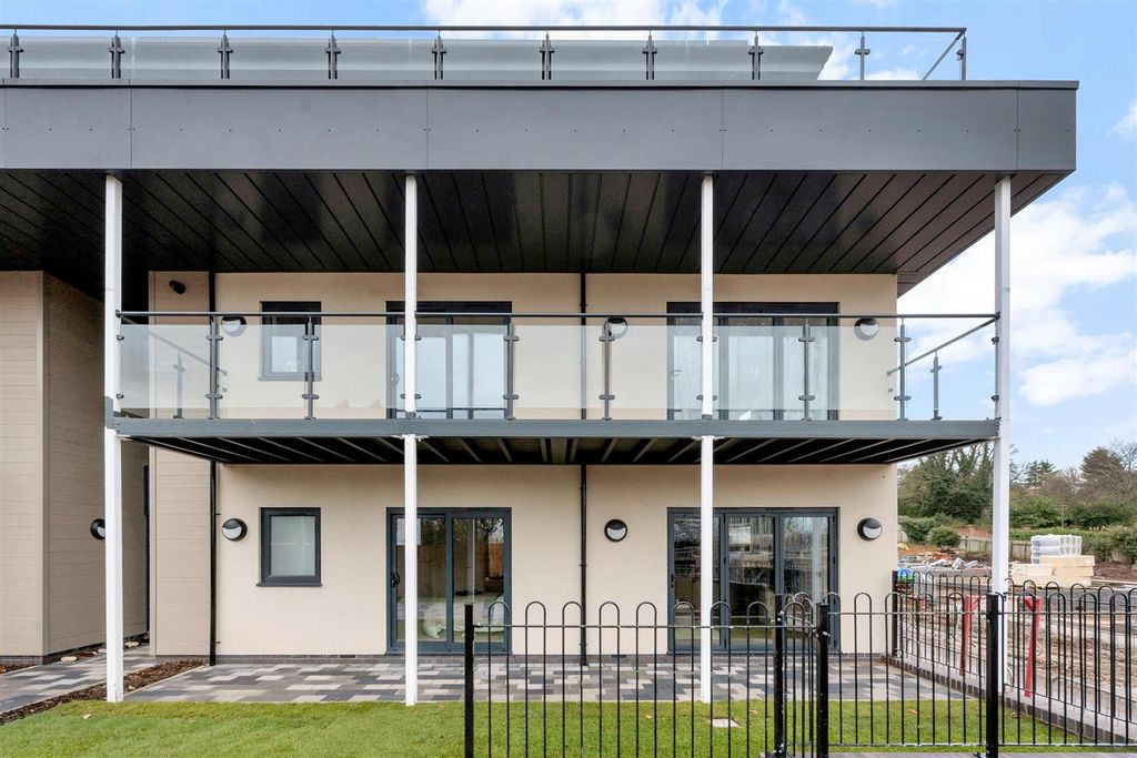 Property photo 1 of 17 Baxter Green Web Ph-8.Jpg