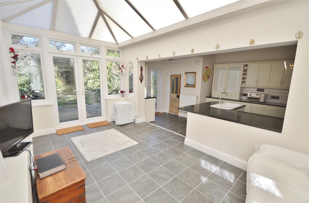 Property photo 2 of 23 Conservatory/Dining Area
