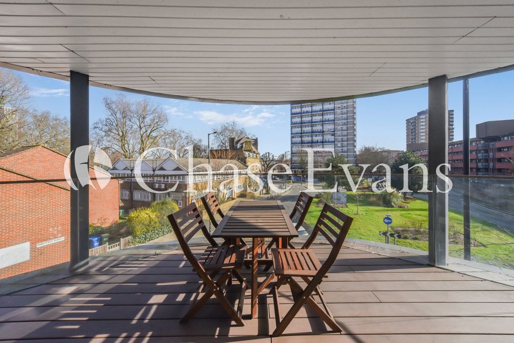 Property photo 3 of 12 Terrace