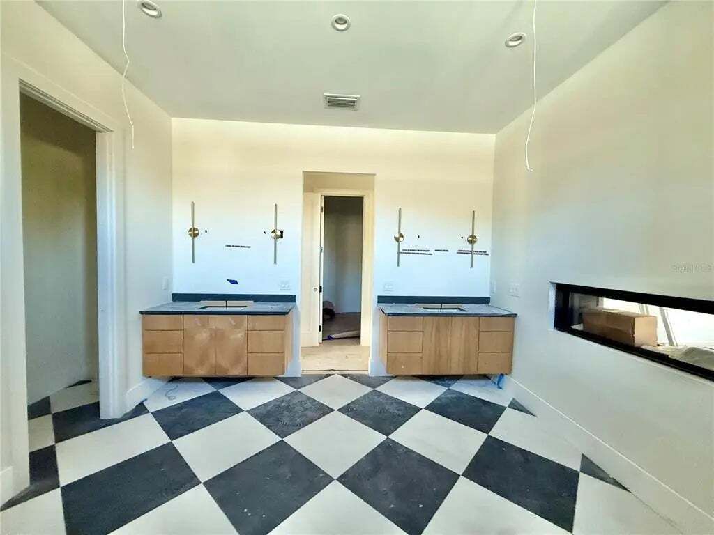 Property photo 3 of 12 <Alttext/>