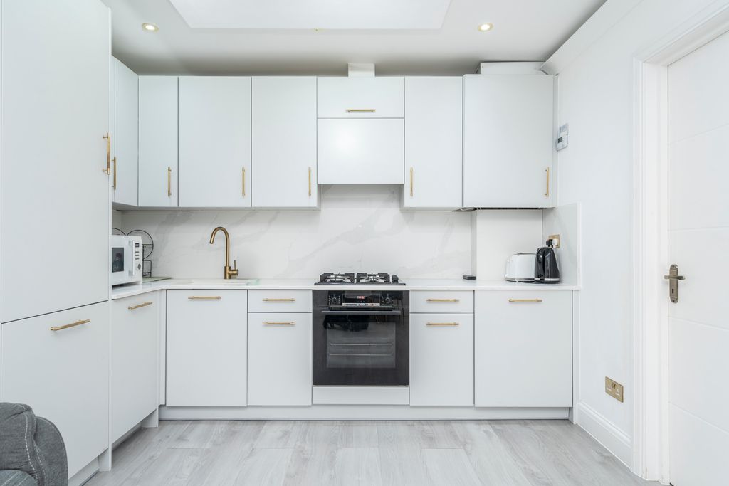 Property photo 3 of 13 Kitchen