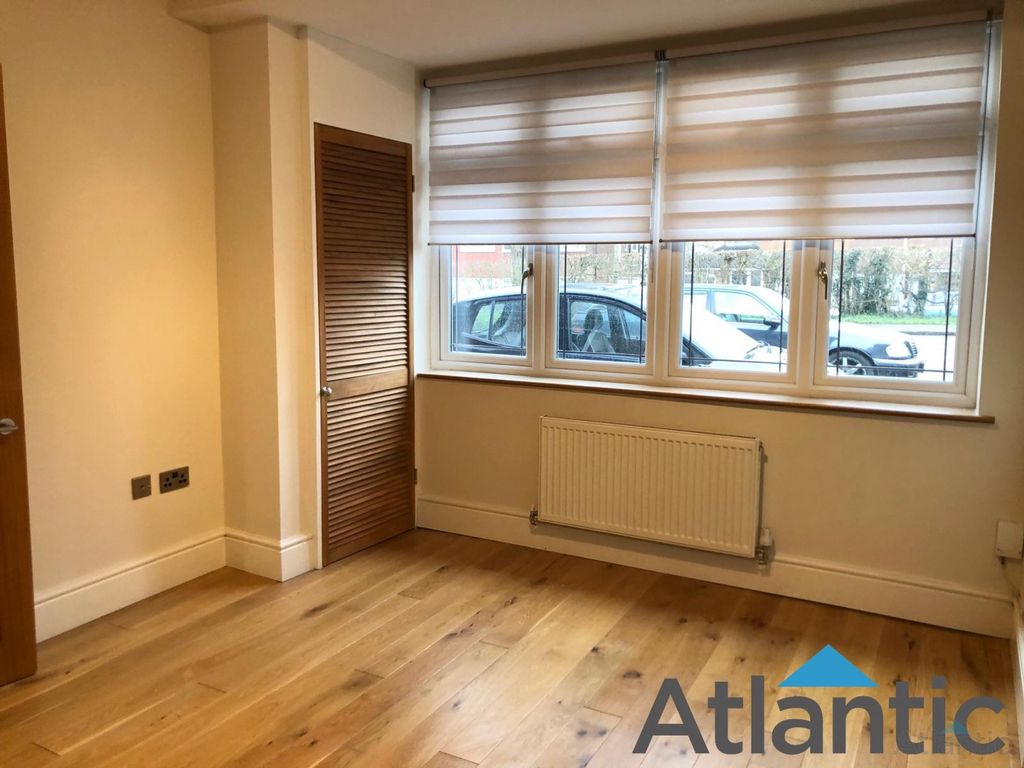 Property photo 3 of 8 Gallery