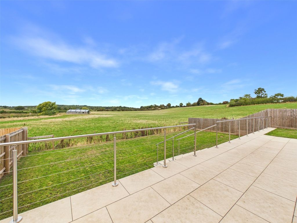 Property photo 2 of 31 Picture No. 09