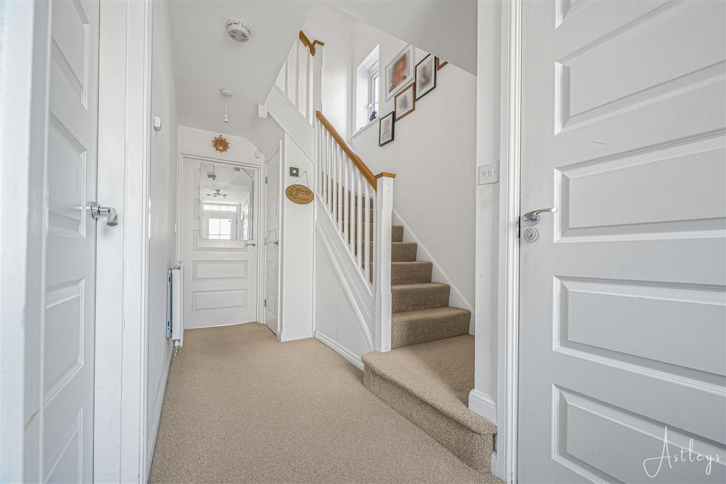 Property photo 2 of 25 Hallway