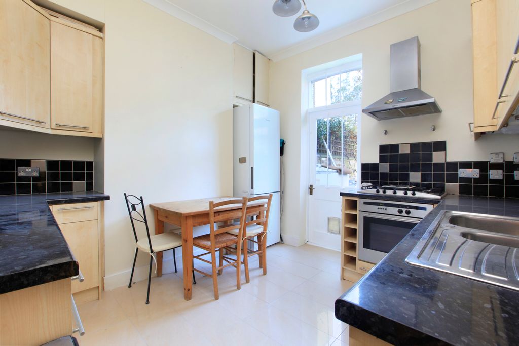 Property photo 3 of 7