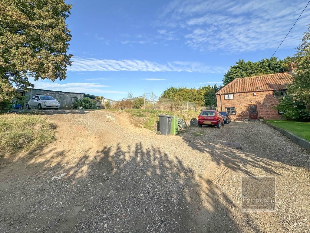 Property photo 2 of 26