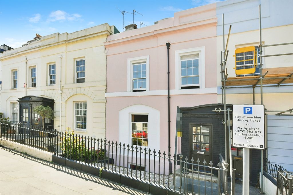 Property photo 1 of 32