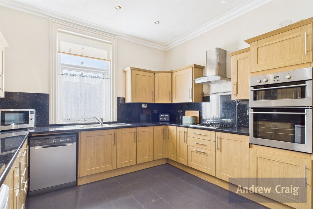 Property photo 2 of 20 Kitchen Breakfast Room