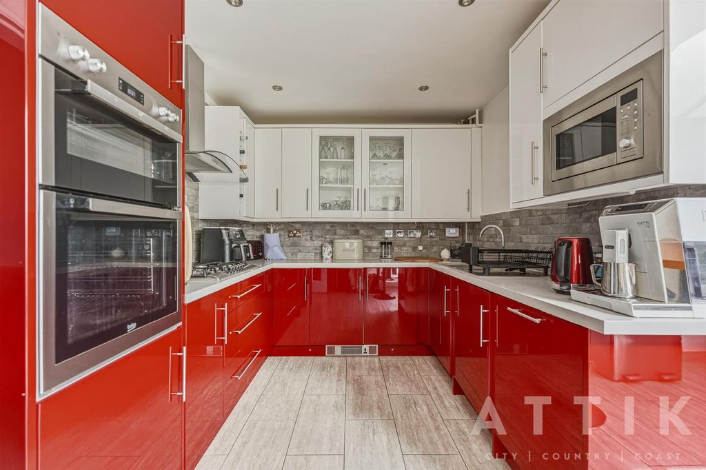 Property photo 3 of 32 Ar708227.Jpg