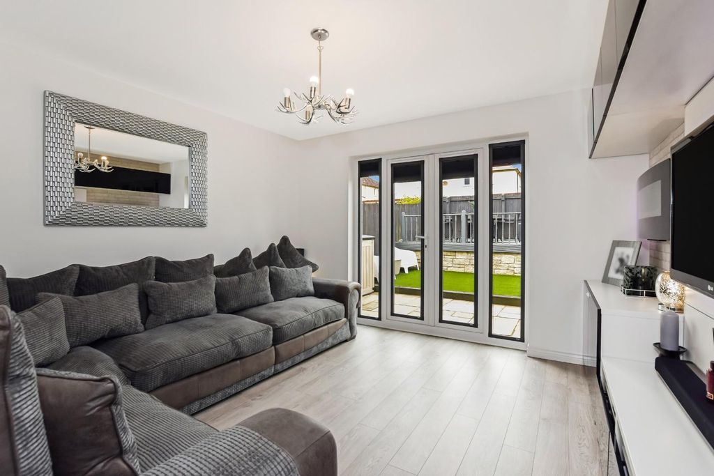 Property photo 2 of 21 03.Jpg