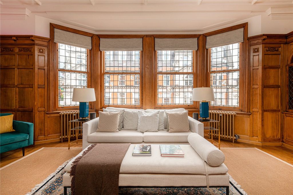 Property photo 1 of 14 Sitting Area