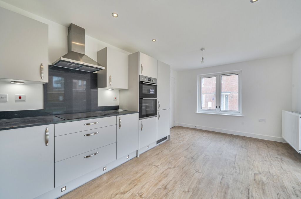 Property photo 3 of 12 1457973-13-6A0Afc...