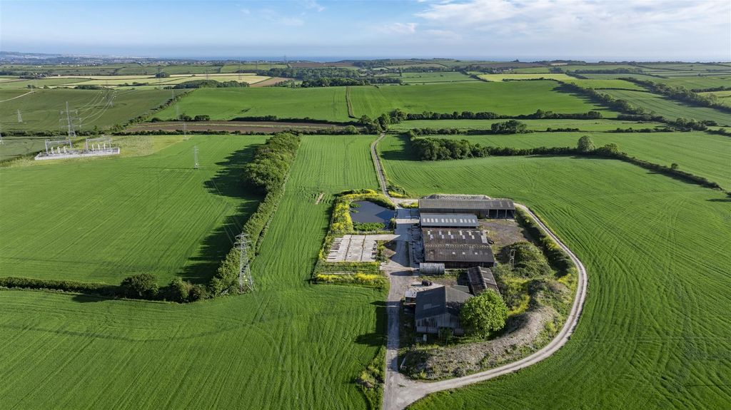 Property photo 2 of 13 Corton Farm - Buildings