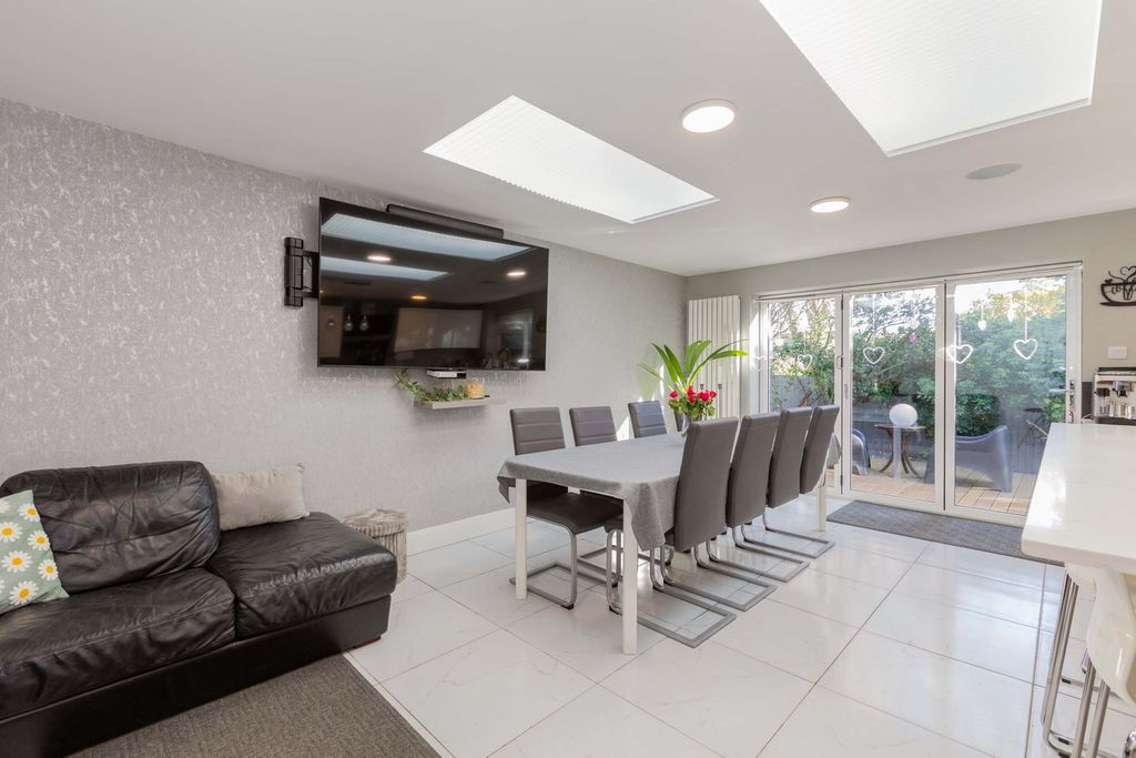 Property photo 3 of 21