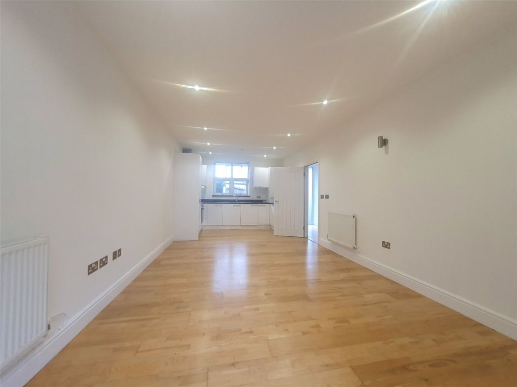 Property photo 3 of 11 Picture No. 57