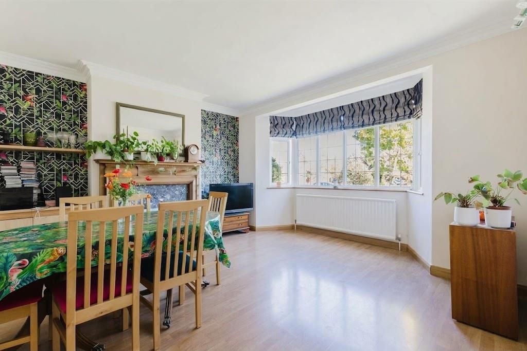 Property photo 2 of 28