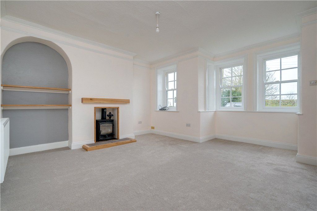 Property photo 2 of 19 Sitting Room