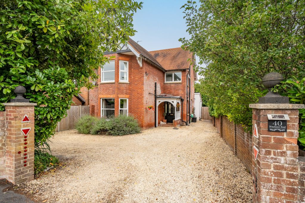 Property photo 1 of 30