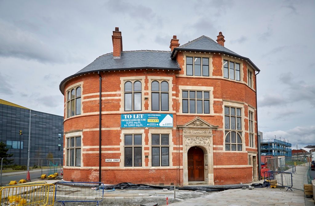 Property photo 1 of 8 Photo 4