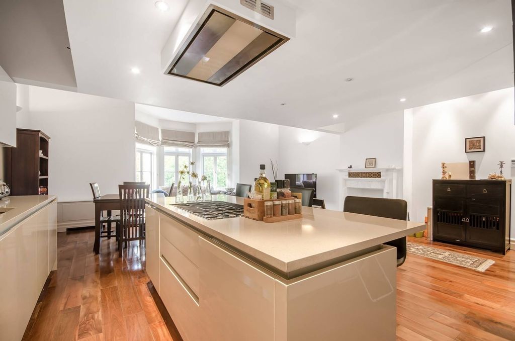 Property photo 1 of 31