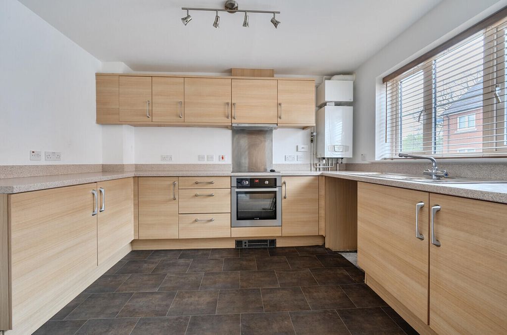 Property photo 2 of 15 Kitchen