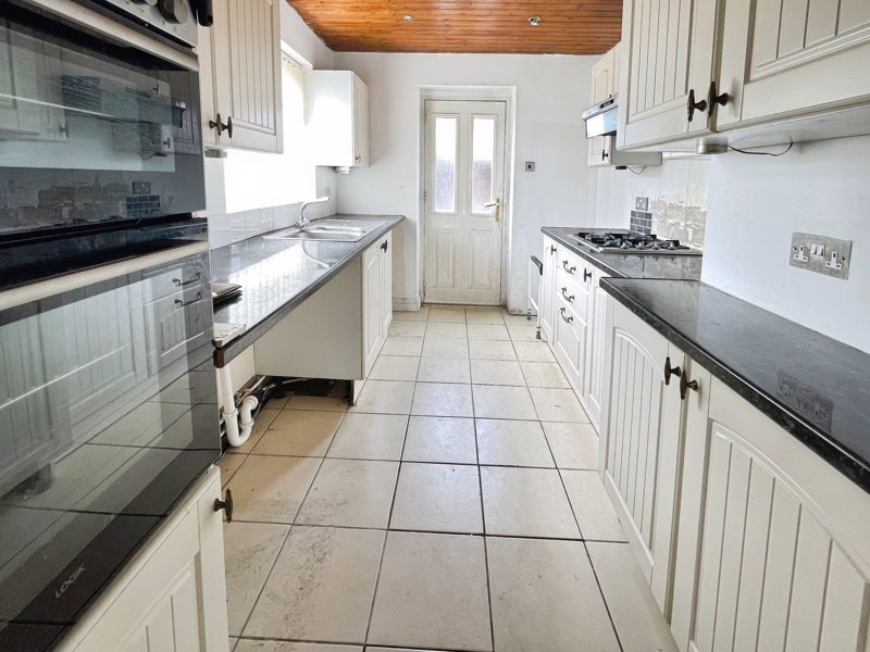 Property photo 3 of 20 Kitchen