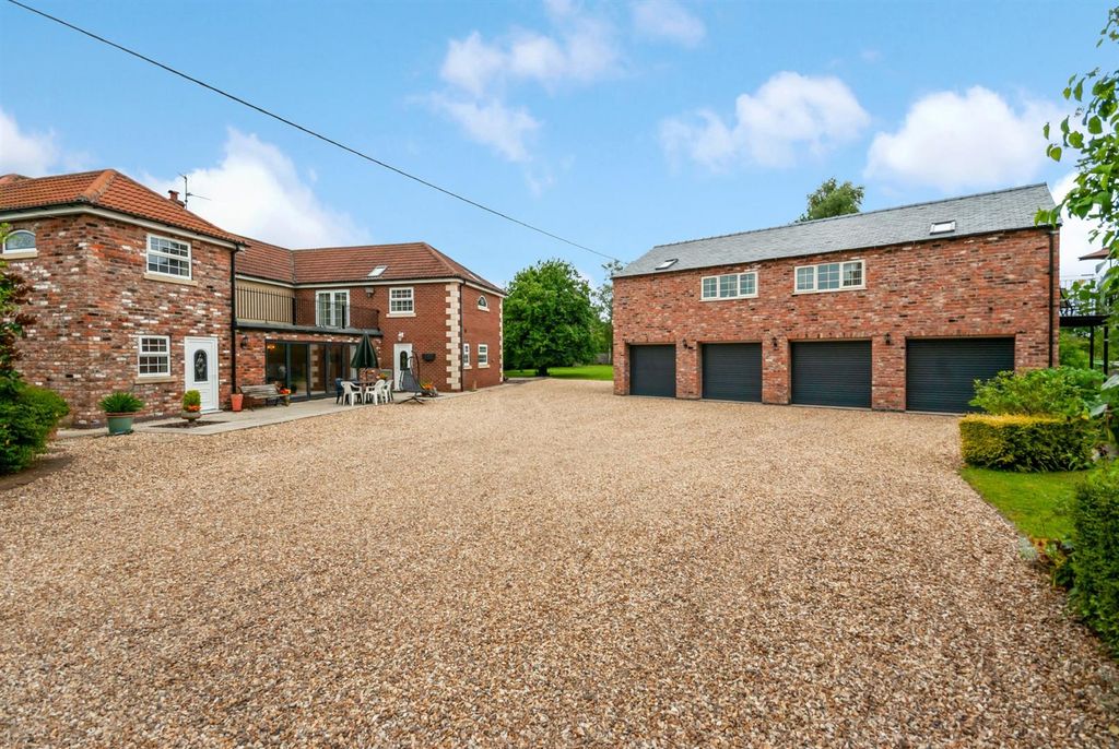 Property photo 3 of 43