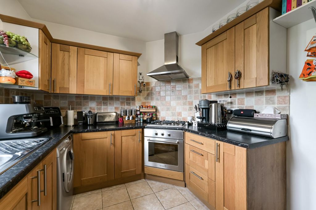 Property photo 3 of 12