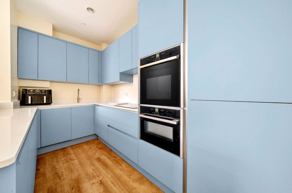 Property photo 2 of 7 Kitchen