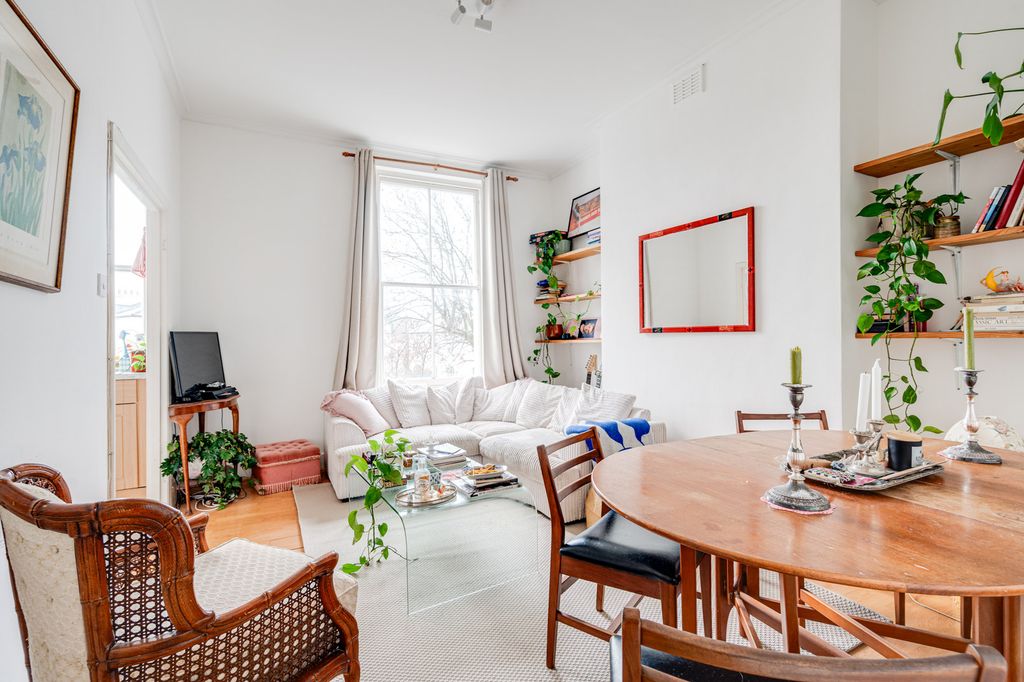 Property photo 2 of 8