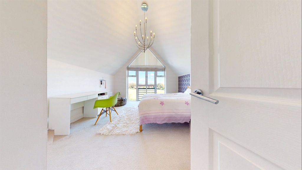 Property photo 3 of 20 Picture No. 02