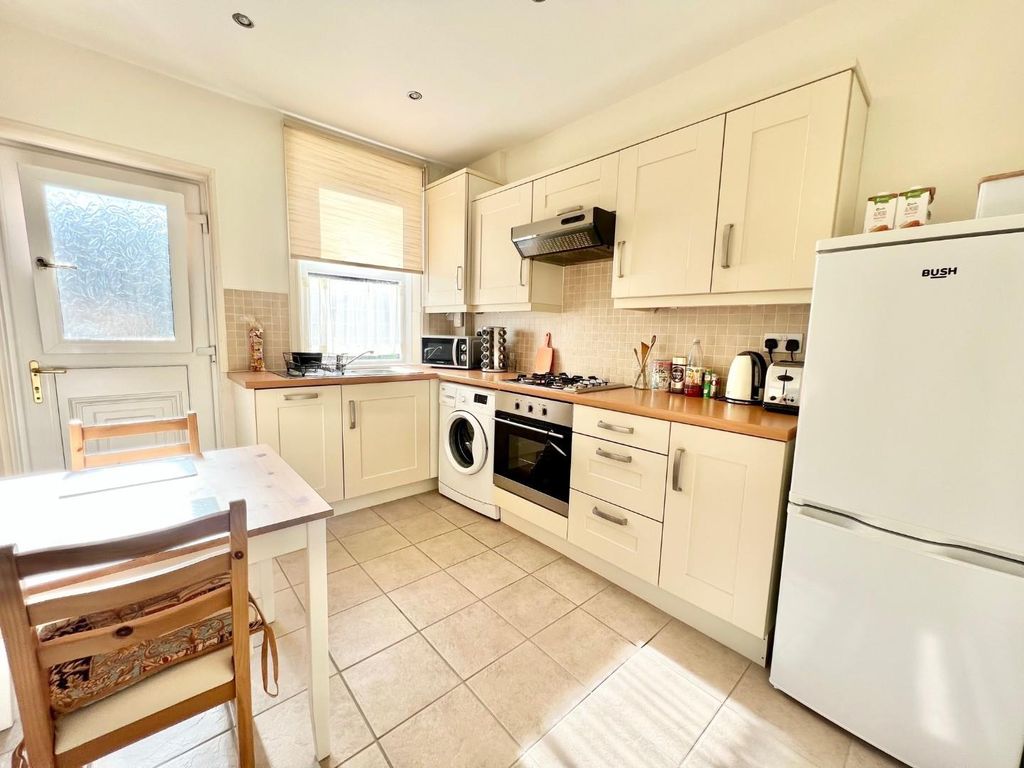 Property photo 2 of 8 Kitchen.Jpg