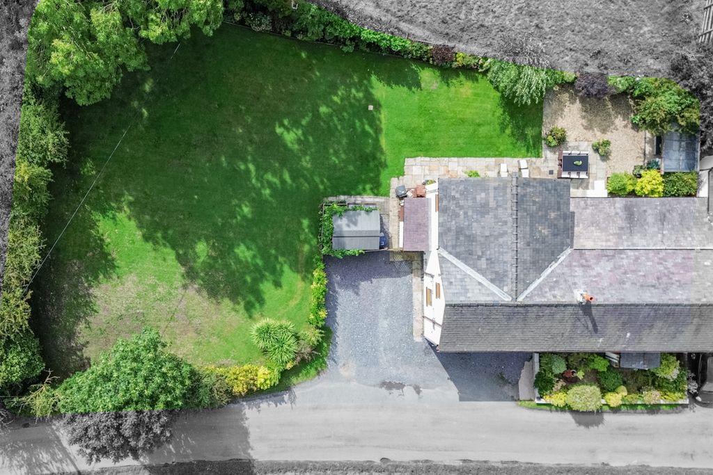 Property photo 2 of 31