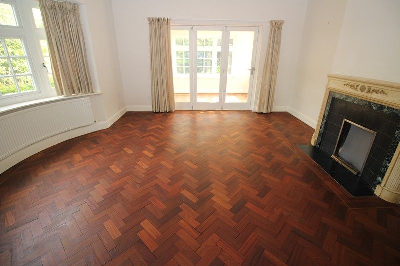 Property photo 2 of 14 Lounge