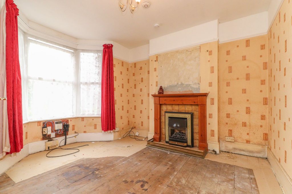 Property photo 2 of 9 Picture 2